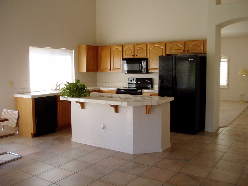 406 West El Freda Road Tempe, AZ 85284 - Photo 2 of 10 Kitchen