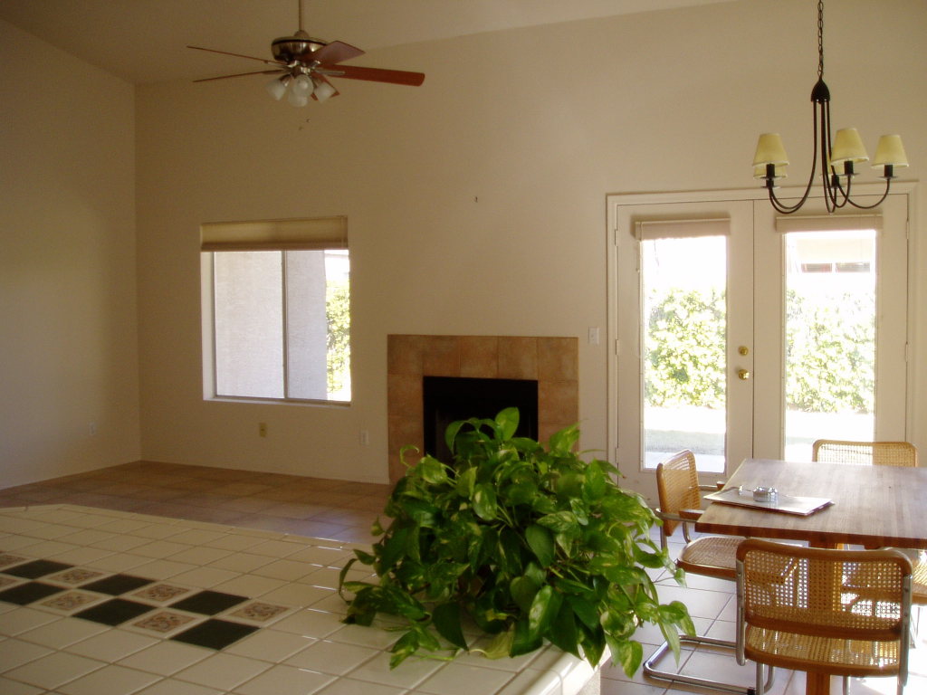 406 West El Freda Road Tempe, AZ 85284 - Photo 3 of 10 Family Room