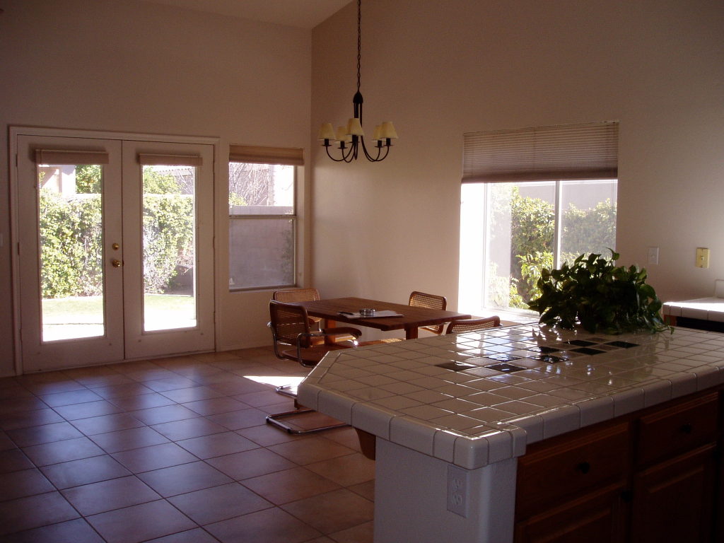 406 West El Freda Road Tempe, AZ 85284 - Photo 4 of 10 Room for dining table