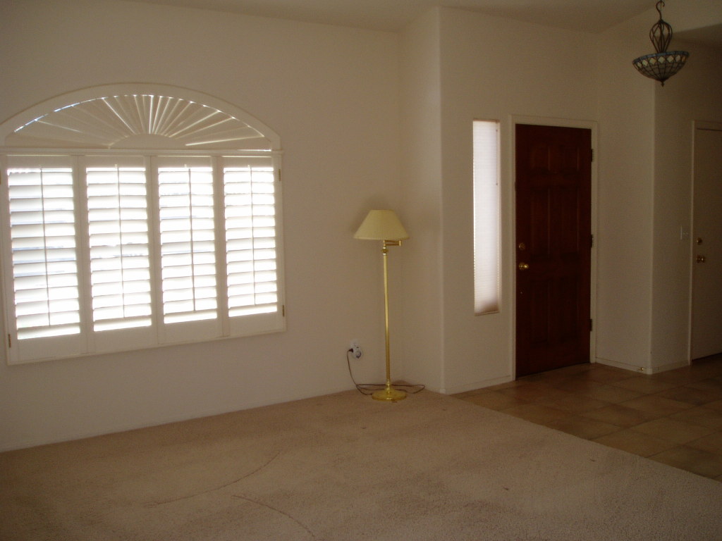 406 West El Freda Road Tempe, AZ 85284 - Photo 5 of 10 Living Room