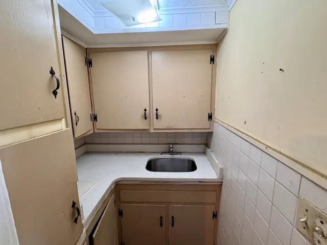 a view of utility room