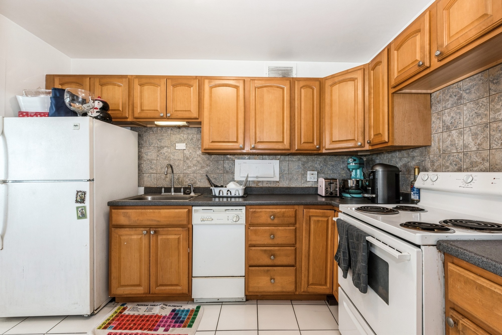 6157 North Sheridan Road, Unit 19J Chicago, IL 60660 - Photo 11 of 12