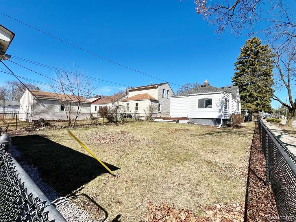 3303 Chester Road Royal Oak, MI 48073 - Photo 4 of 33