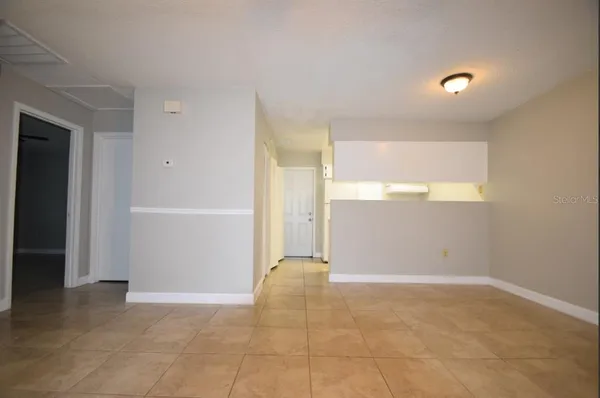 a view of entryway with an empty room