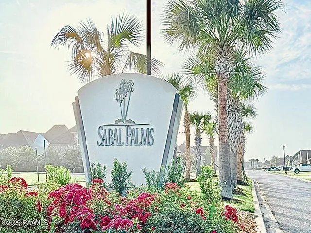 $692,500 | 104 Sabal Grv Lane, Youngsville, LA 70592