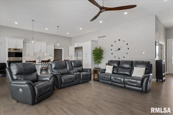 $725,000 | 2813 Richardson Drive, Springfield, IL 62711