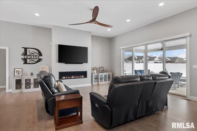 $750,000 | 2813 Richardson Drive, Springfield, IL 62711