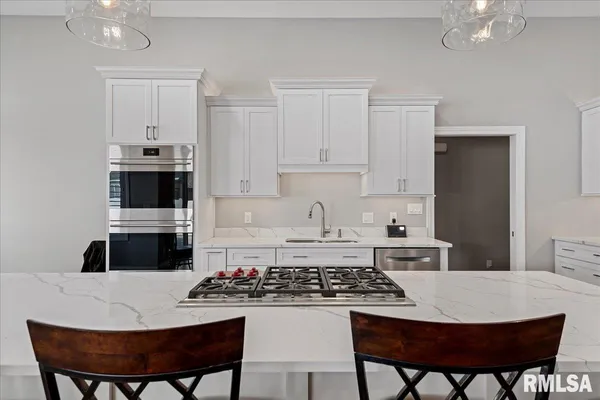 $725,000 | 2813 Richardson Drive, Springfield, IL 62711