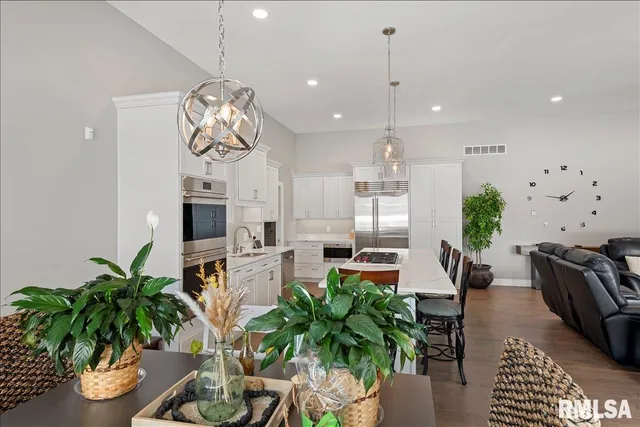 $750,000 | 2813 Richardson Drive, Springfield, IL 62711