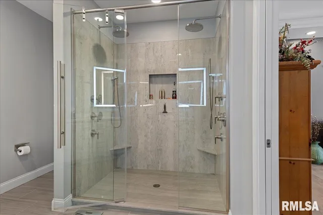 $750,000 | 2813 Richardson Drive, Springfield, IL 62711