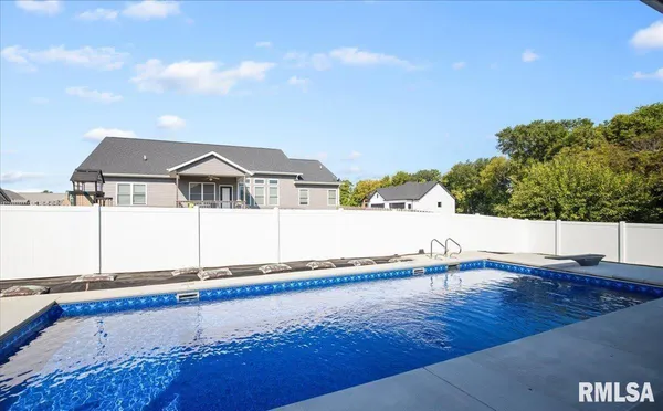 $725,000 | 2813 Richardson Drive, Springfield, IL 62711