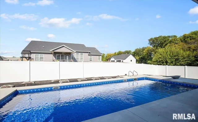 $750,000 | 2813 Richardson Drive, Springfield, IL 62711