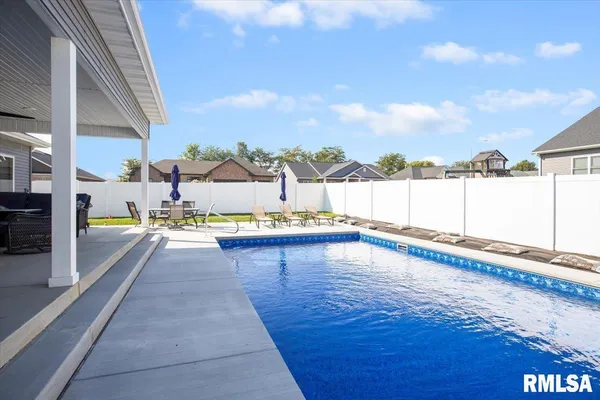 $725,000 | 2813 Richardson Drive, Springfield, IL 62711