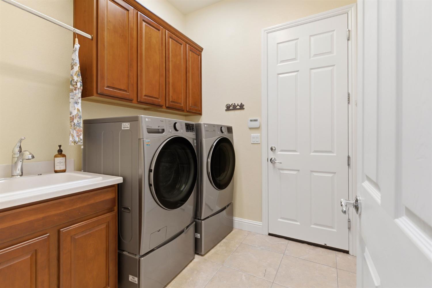 2499 Appleleaf Lane Manteca, CA 95336 - Photo 38 of 55 a utility room with sink dryer and washer