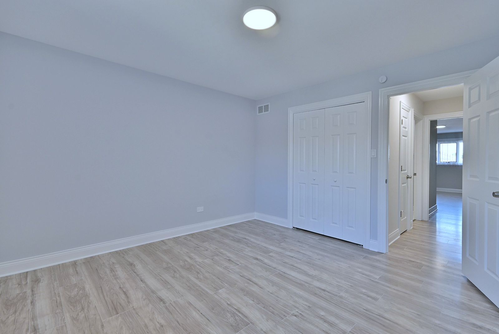 15262 74th Avenue, Unit 36 Orland Park, IL 60462 - Photo 14 of 25 a view of an empty room with wooden floor and closet