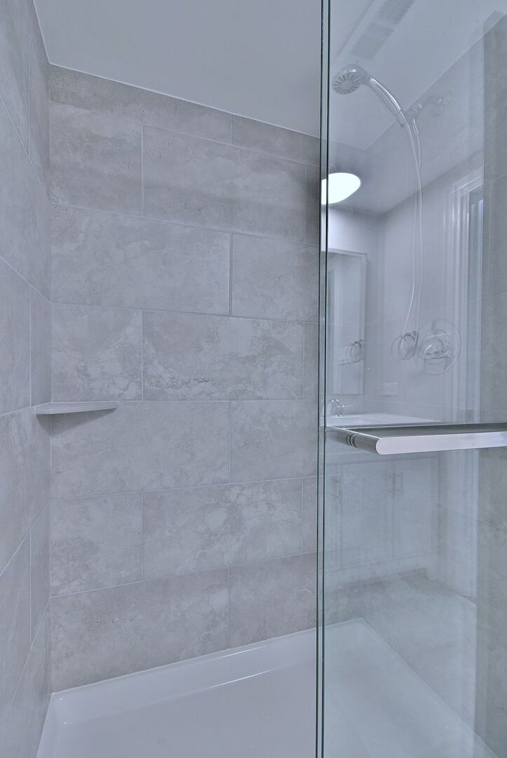 15262 74th Avenue, Unit 36 Orland Park, IL 60462 - Photo 22 of 25 a bathroom with a shower
