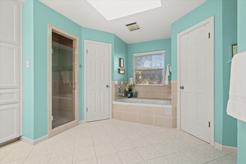 3803 Frodo Cove Austin, TX 78739 - Photo 23 of 40 a spacious bathroom with a bathtub and shower
