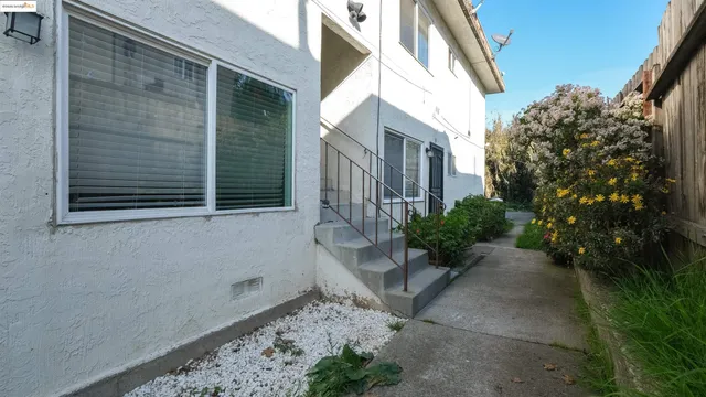 $698,000 | 2120 East 22nd Street, Oakland, CA 94606
