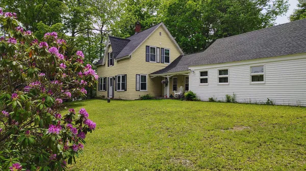 $549,900 | 12 Church Street, Bradford, NH 03221