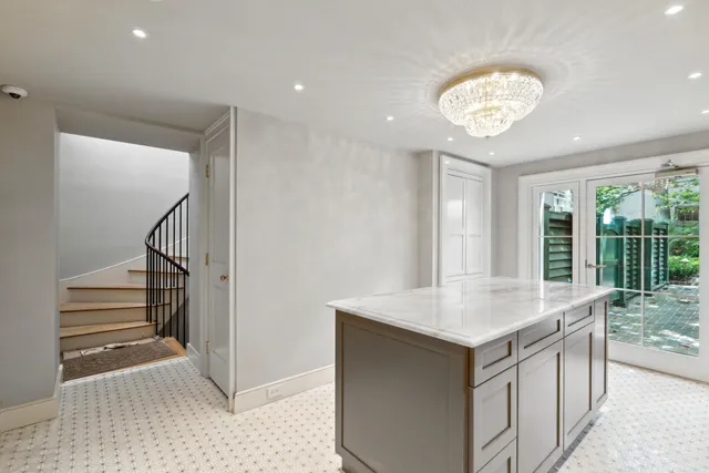 $28,000,000 | 25 East Battery, Charleston, SC 29401