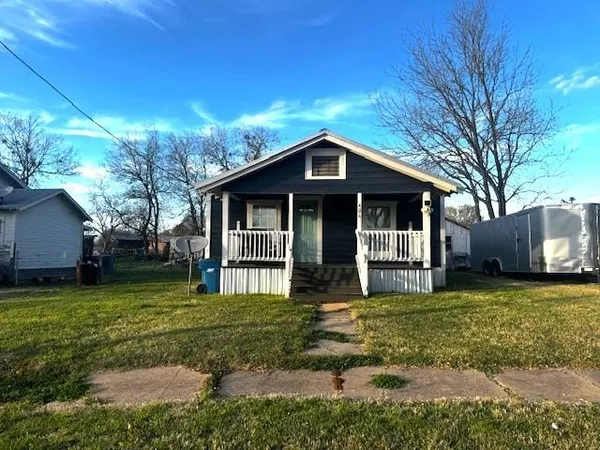 $169,900 | 406 East Main Street, Wortham, TX 76693