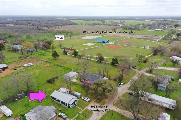 $169,900 | 406 East Main Street, Wortham, TX 76693