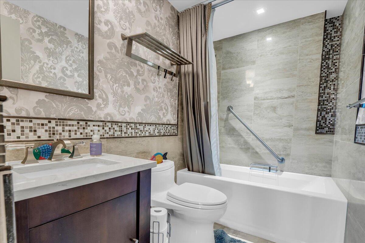 1300 East Lafayette Street, Unit 209 Detroit, MI 48207 - Photo 11 of 16 12-1300 E Lafayette St #209-11