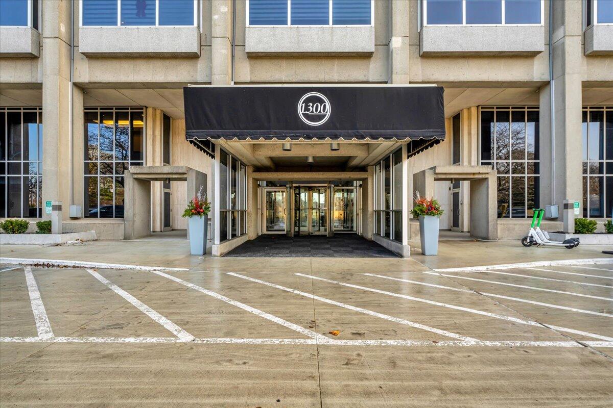 1300 East Lafayette Street, Unit 209 Detroit, MI 48207 - Photo 2 of 16 02-1300 E Lafayette St #209-1