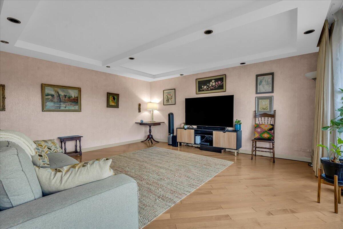 1300 East Lafayette Street, Unit 209 Detroit, MI 48207 - Photo 5 of 16 05-DSC00898