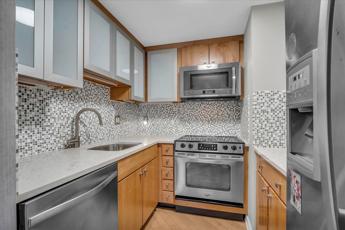 1300 East Lafayette Street, Unit 209 Detroit, MI 48207 - Photo 7 of 16 08-1300 E Lafayette St #209-7