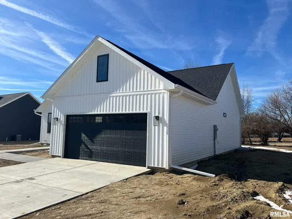 $399,000 | 1213 Parkview Drive, Eureka, IL 61530