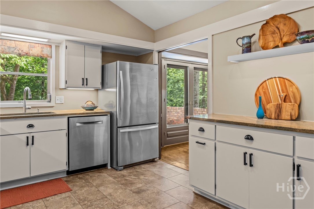 140 Inverness Road Athens, GA 30606 - Photo 16 of 55 Kitchen