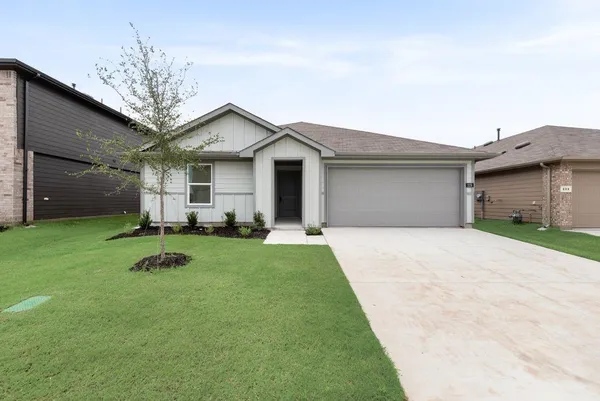 $2,300 | 229 Cal Frd Drive, Justin, TX 76247
