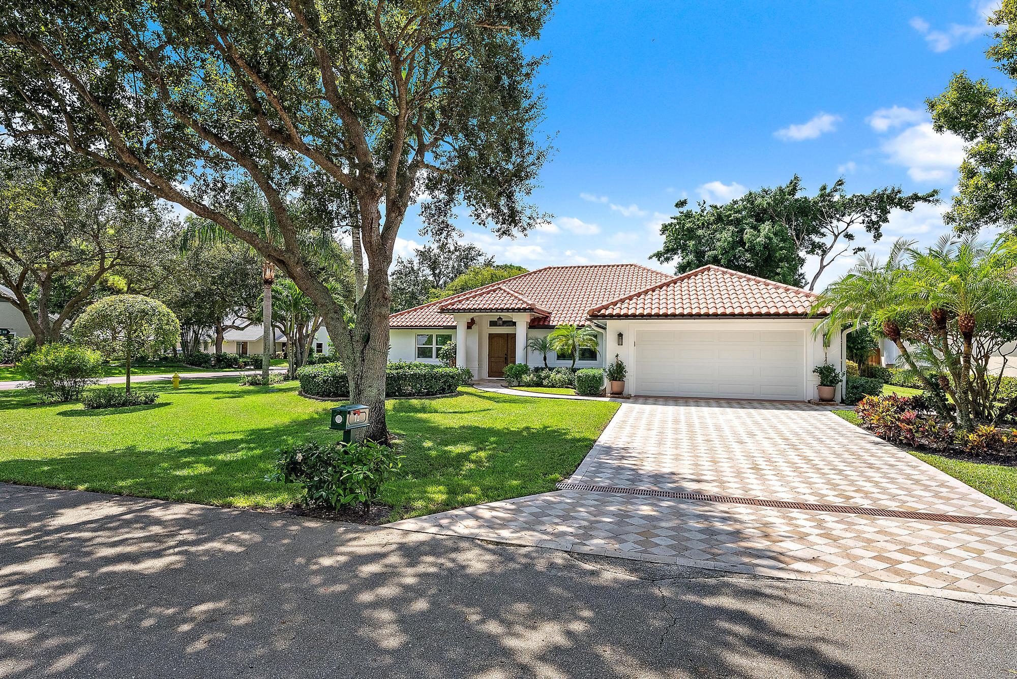 12 Bentwood Road Palm Beach Gardens, FL 33418 - Photo 29 of 40 a front view of house with yard and green space