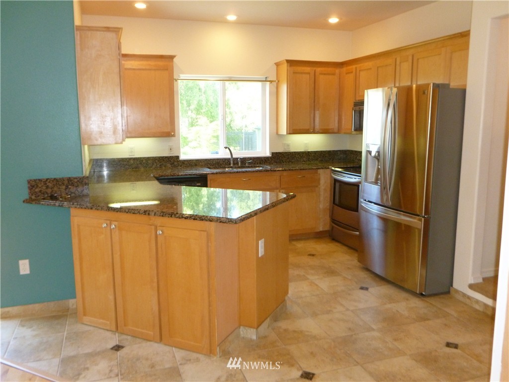409 Jackson Street Steilacoom, WA 98388 - Photo 6 of 24