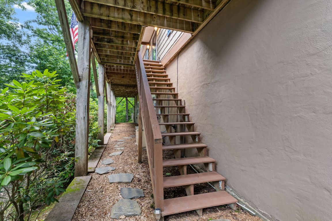 638 Holt Road Highlands, NC 28741 - Photo 4 of 47 Gallery Image 4