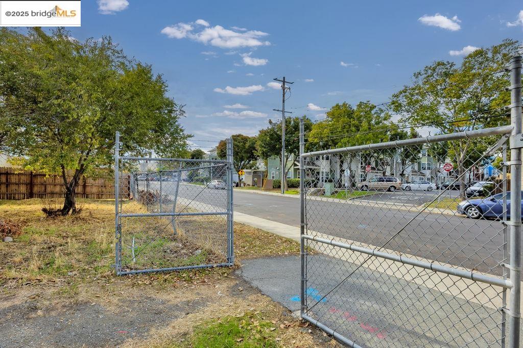 64 South Bella Monte Avenue Bay Point, CA 94565 - Photo 3 of 38 a view of a entertaining space