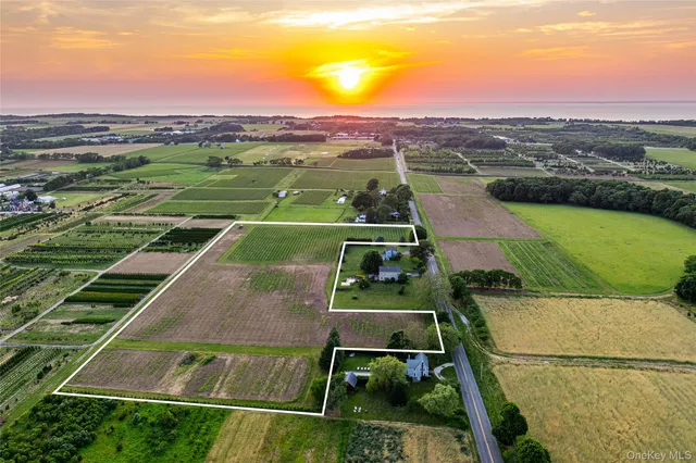 a view of a tennis court