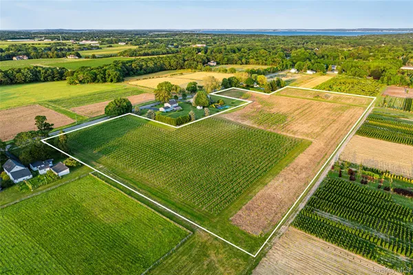 $2,000,000 | 1555 Cox Lane, Cutchogue, NY 11935