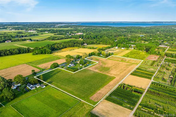 $2,000,000 | 1555 Cox Lane, Cutchogue, NY 11935