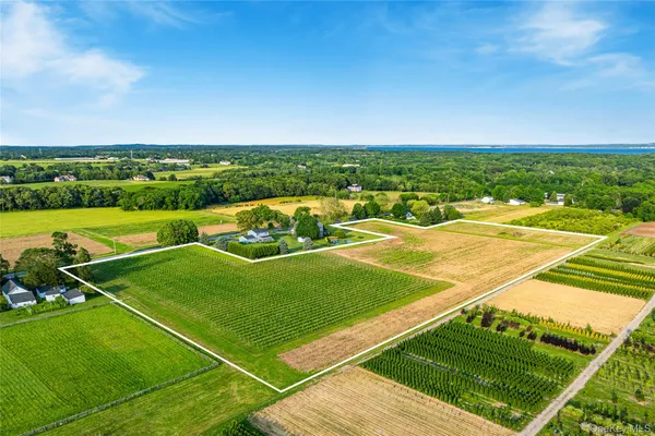 $2,000,000 | 1555 Cox Lane, Cutchogue, NY 11935