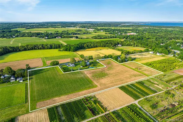 $2,000,000 | 1555 Cox Lane, Cutchogue, NY 11935