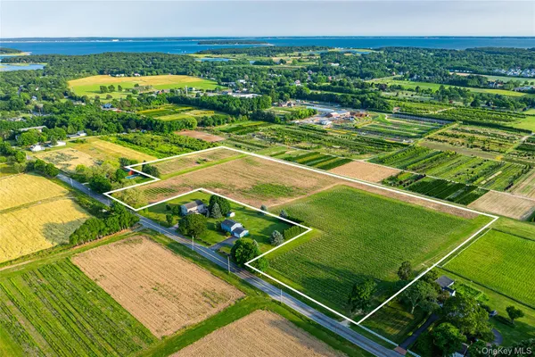 $2,000,000 | 1555 Cox Lane, Cutchogue, NY 11935