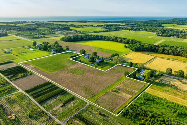 $2,000,000 | 1555 Cox Lane, Cutchogue, NY 11935