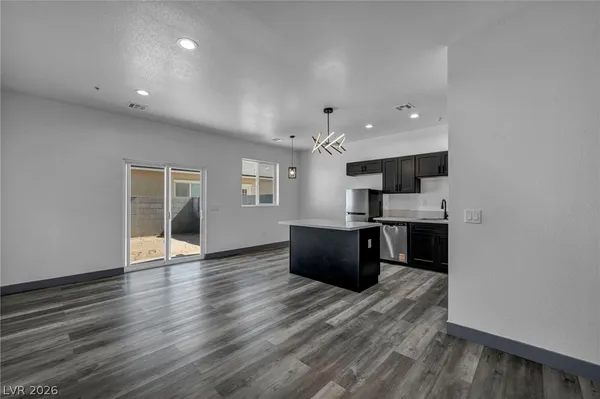 $300,000 | 382 East Erin Street, Pahrump, NV 89048