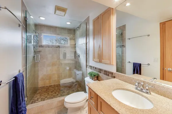 $369,000 | 25097 West Buena Avenue, Lake Villa, IL 60046