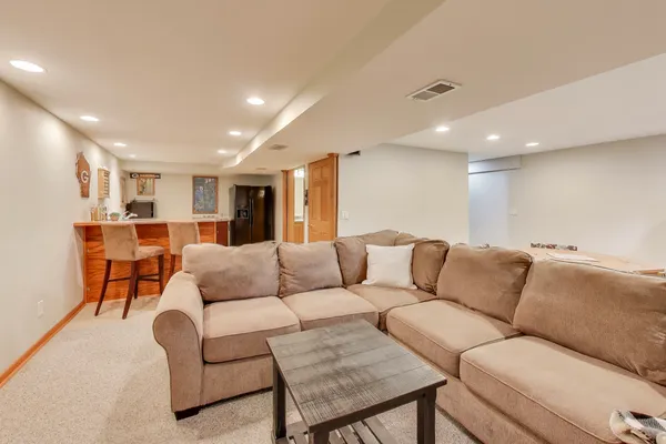 $369,000 | 25097 West Buena Avenue, Lake Villa, IL 60046