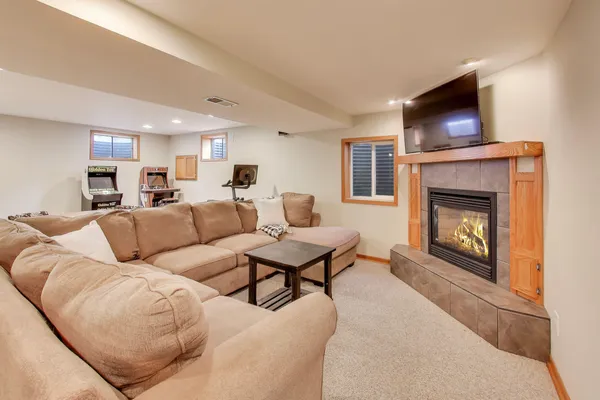 $369,000 | 25097 West Buena Avenue, Lake Villa, IL 60046