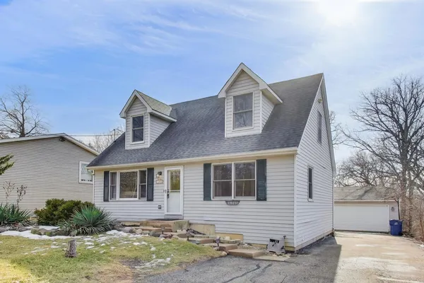 $369,000 | 25097 West Buena Avenue, Lake Villa, IL 60046
