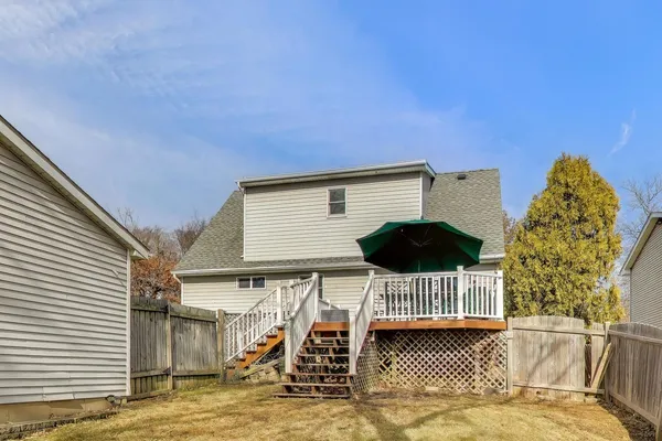 $369,000 | 25097 West Buena Avenue, Lake Villa, IL 60046